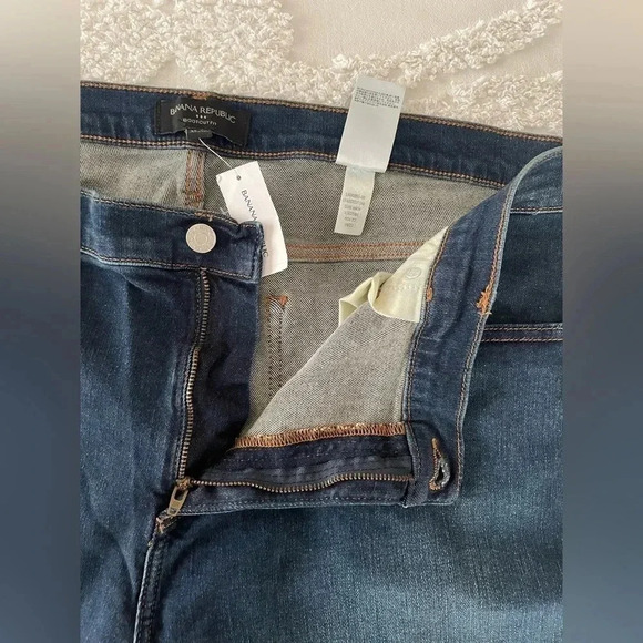 Banana Republic Vintage Stretch Low-Rise Bootcut Jean - Picture 8 of 13